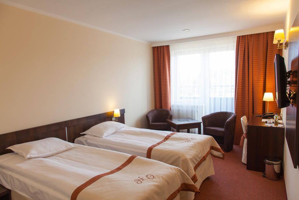 Hotel Ostrawa Wodzislaw Slaski Exterior foto