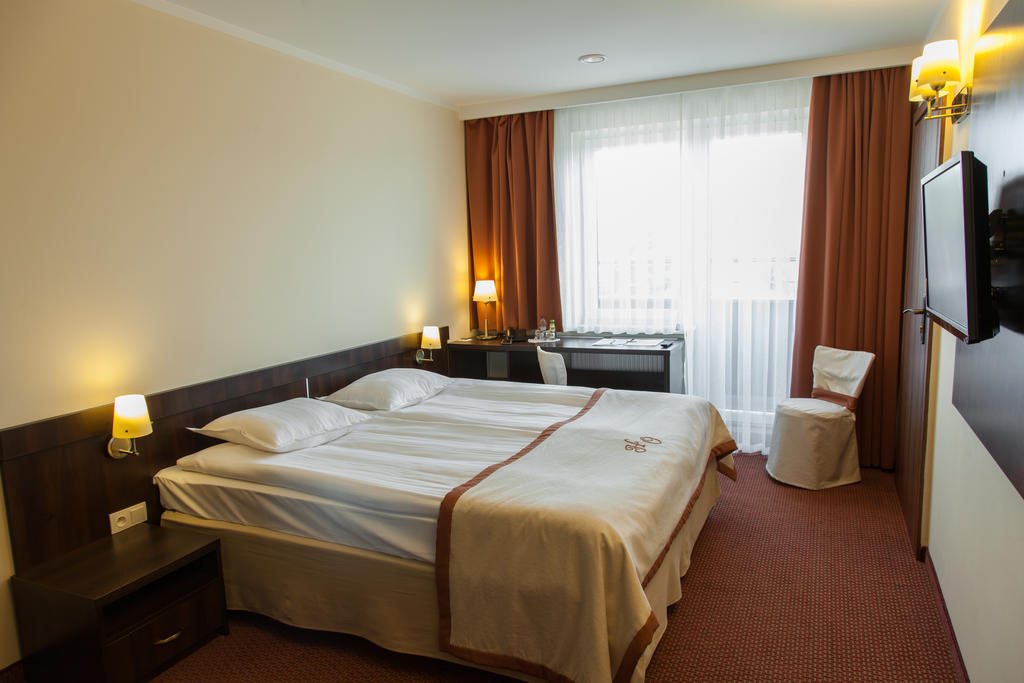 Hotel Ostrawa Wodzislaw Slaski Exterior foto